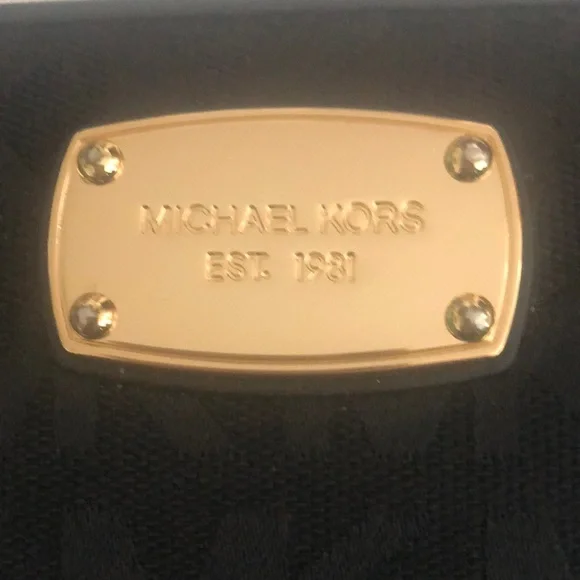 Michael Kors Wallet Black L Jet Set Traveler Logo Continental Wristlet Gold Deta - Picture 2 of 13